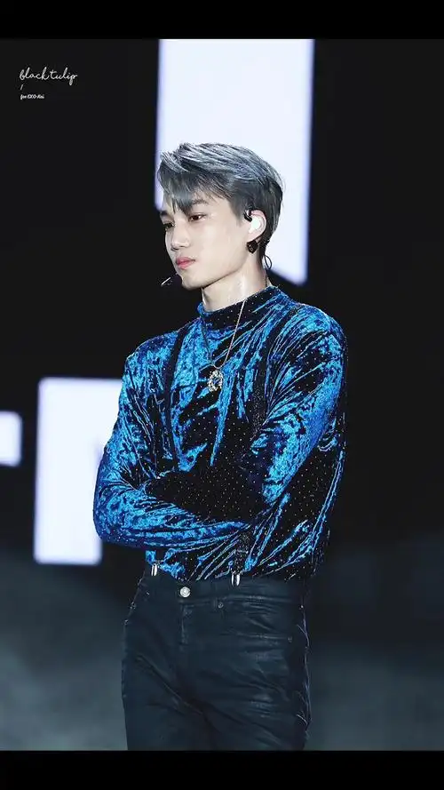 金钟仁真的太好看了吧!下颚线简直太完美了-娱乐视频-搜狐视频