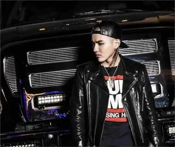 假如这六位男神同时来接你,吴亦凡越野车,胡歌自行车,你会选谁?