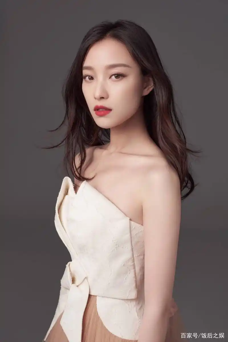 倪妮:青春时尚,性感迷人