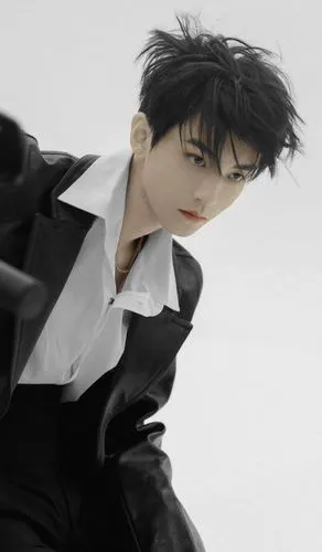 王俊凯壁纸|优秀的男孩儿长大后依然优秀