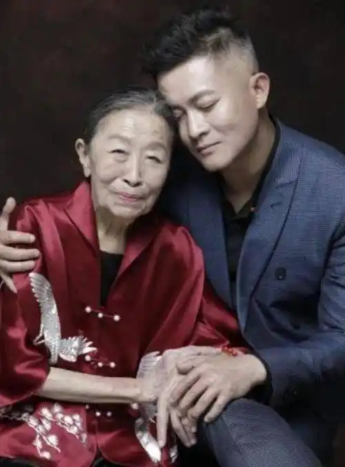 张少华和老公的爱情故事,老公长相太帅被误认是母子_张慧宝_张惠宝