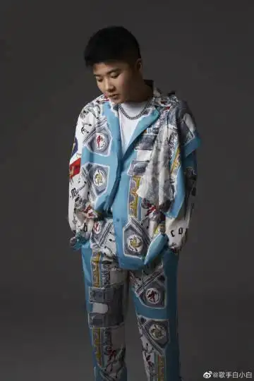 04 查看更多 a 微关系 她的关注(291) 侃侃而娱 娱乐圈八卦大站 星