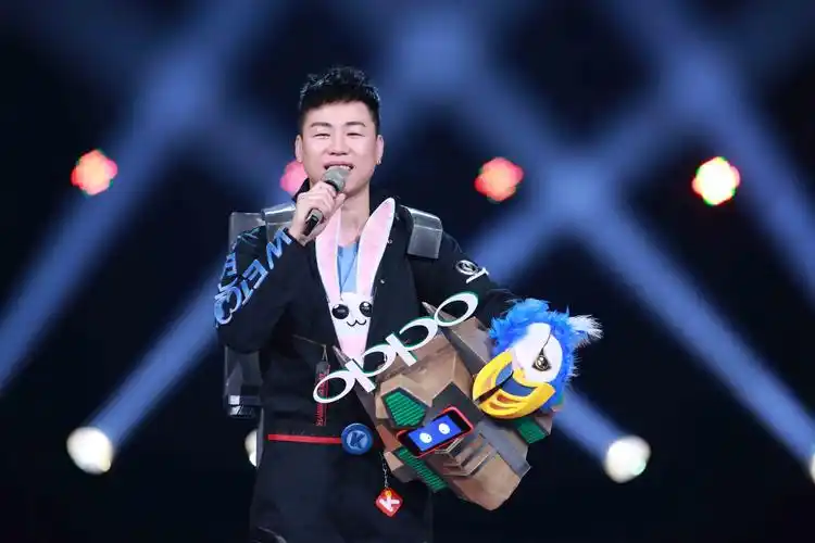 蒙面唱将猜猜猜打通代际的全龄音乐盛宴