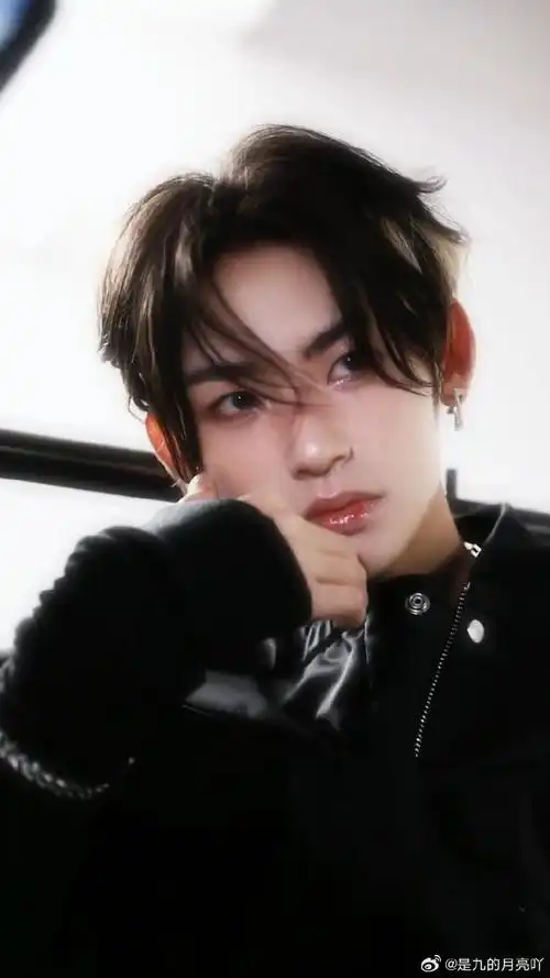 小鬼王琳凯年度最佳说唱歌手##小鬼王琳凯腾讯音乐娱乐盛典##王琳