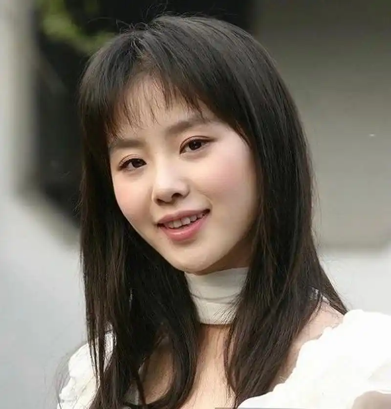 17岁的齐刘海刘诗诗好嫩,这白月光般的美貌,就是我的初恋脸,谁看了不