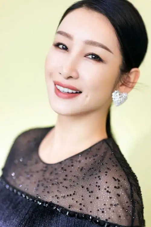 秦海璐的气质真出众穿一袭流苏连衣裙不仅高级还有种阔太范儿