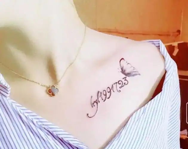 花朵加文字锁骨纹身女生向纹身图案效果4