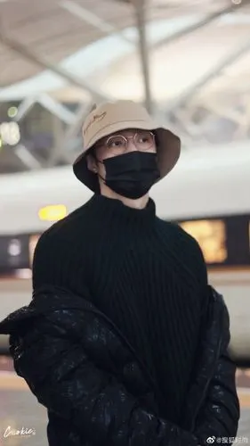 sohufashion·星鲜事##张艺兴黑色毛衣渔夫帽化身冬日暖男##张艺