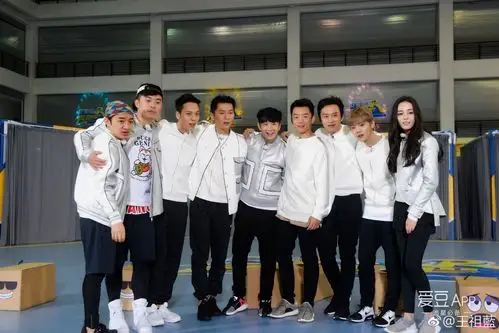 迪丽热巴 新闻 爱豆新闻讯 《奔跑吧》开播在即,今日跑男团成员王祖蓝