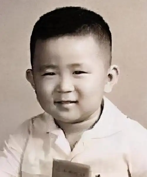 "狄仁杰"梁冠华:娶女导演恩爱多年不离不弃,如今生活幸福