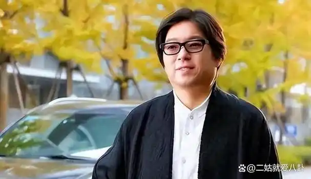 53岁高晓松暴瘦认不出!剪短发瓜子脸似华晨宇,被疑整容想复出