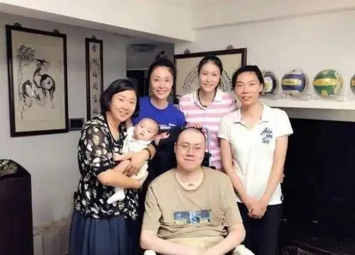 37岁汤淼瘫痪12年,如今看着像"老人",母亲和妻子都改嫁