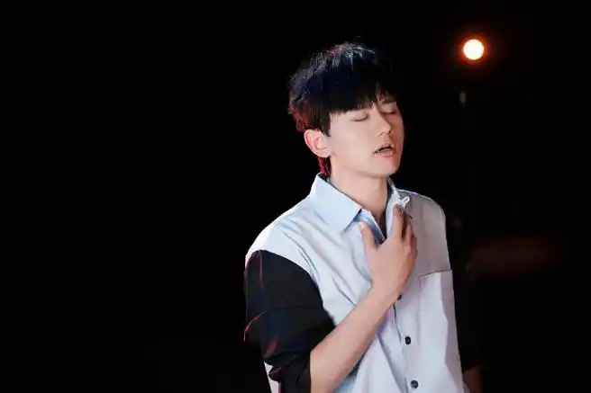 电影坚如磐石同名主题曲mv##张杰张碧晨又合唱电影主题曲了