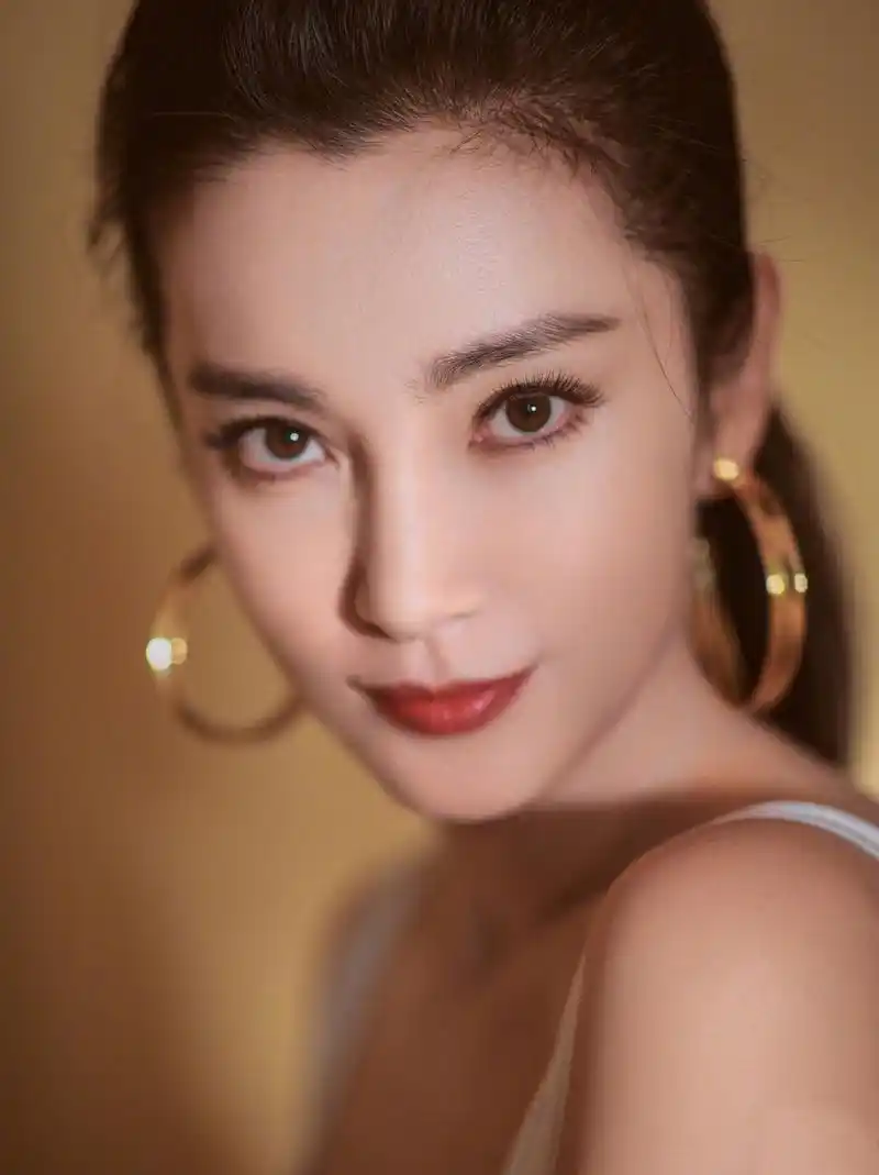 46岁的李冰冰恋爱了?与30岁男朋友照片被曝光,不知道谁高攀谁?