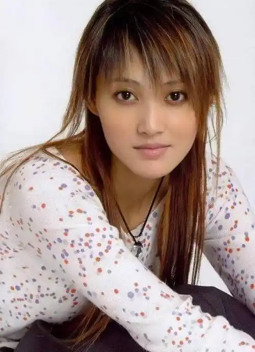 张歆艺被小一岁袁弘宠上天,前夫的兄弟变丈夫,二婚过得更幸福了