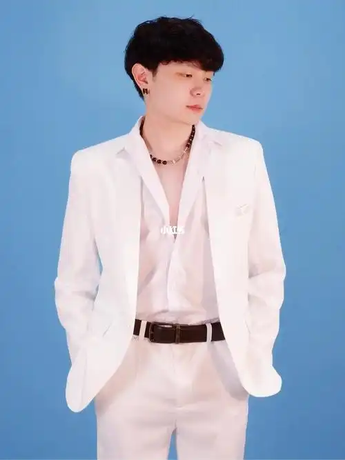 敢穿白色西装的男生都很有魅力78