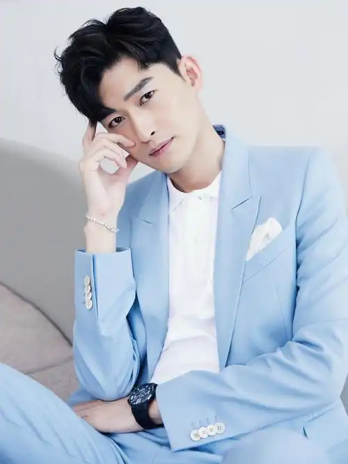 明星图片 大陆 男 张翰 > 张翰清新帅气活动写真图片(7/9)上一组图 下