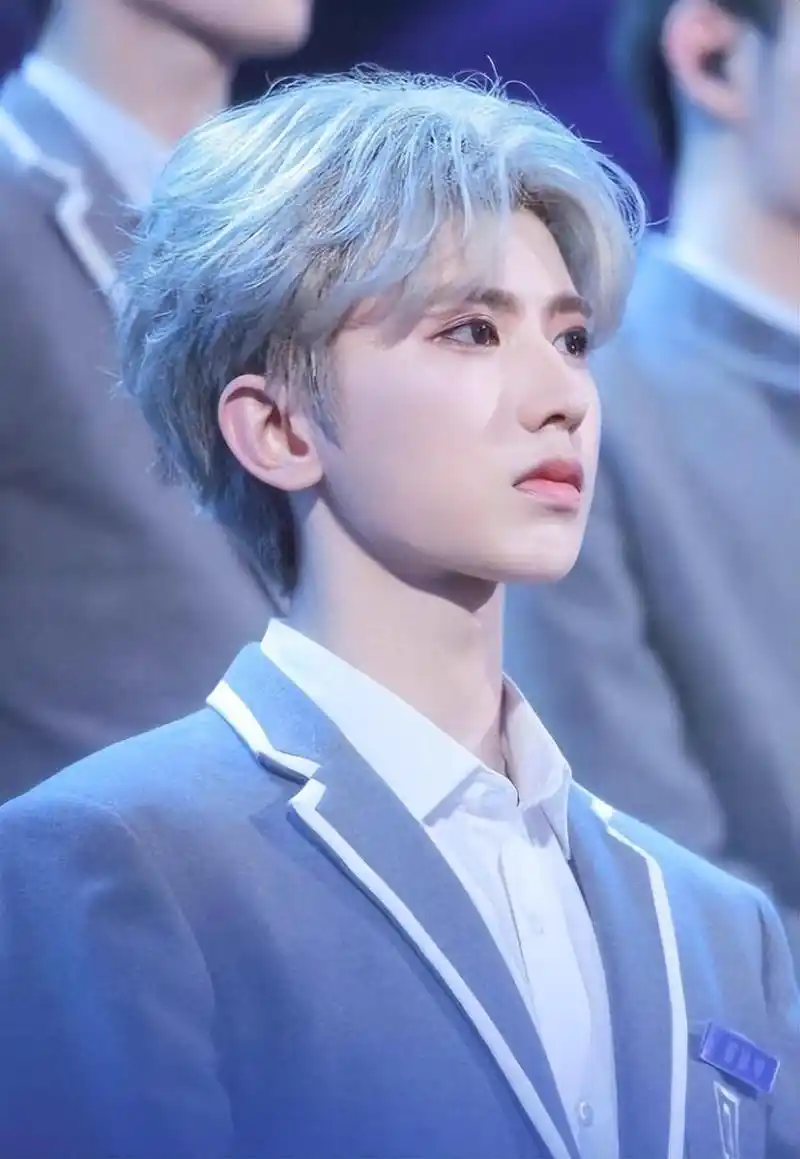 蔡徐坤塌房事件升级,和c姓女子一夜情致其怀孕堕胎