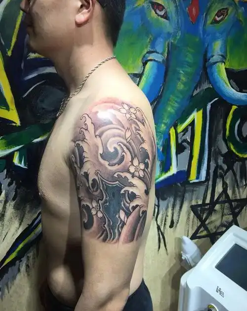 半臂浪花纹身图片_手臂传统原创纹身图案