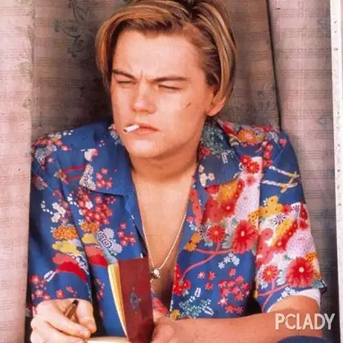 不过要说把aloha衬衫变得时髦的,还没有变成表情包天王的小李子