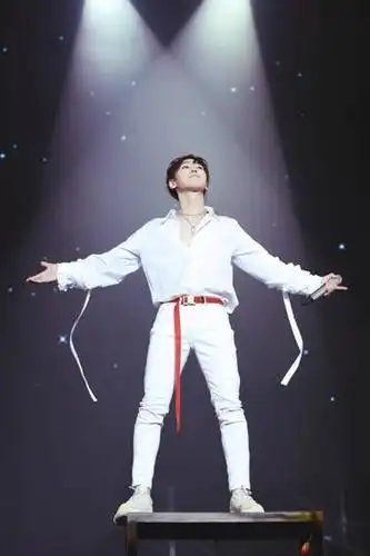 快男冠军魏巡个唱首战魔都告捷霸气舞台燃爆盛夏之夜