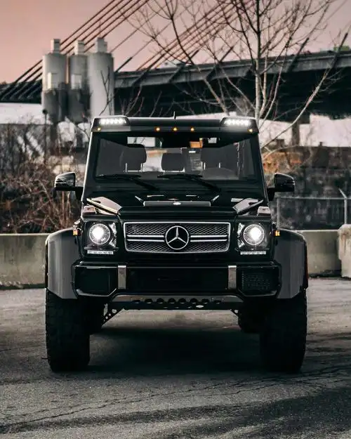 奔驰大g 4x4一下三台,版本略有不同,让大地都为之震撼