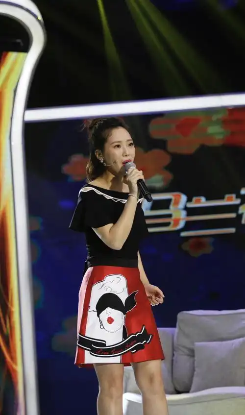 内蒙古卫视马兰花开专访云朵忆往事