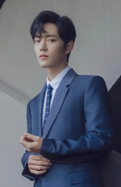 希望肖战和他的粉丝小飞侠们互相陪伴扶持,共同成长,攀登人生的高峰.