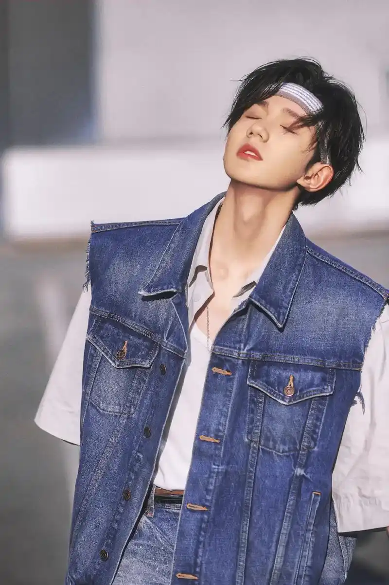 见不到没关系 反正我们赏的是同一个月亮.@tfboys-王源 - 抖音