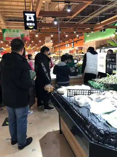 和妈妈去超市买菜!