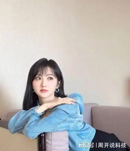 景甜日常美照曝光露肩造型诠释清纯可爱