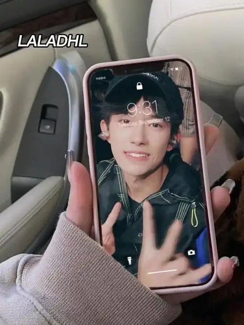 易烊千玺四字弟弟手机壁纸