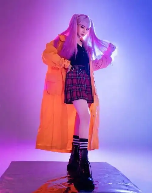 戚薇cos孙尚香太亮眼了粉色双马尾配精灵妆又酷又甜谁不爱