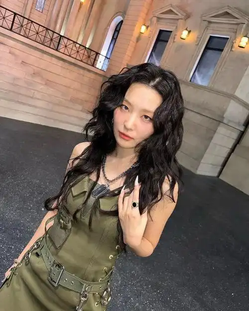 姜涩琪ins近期更新照片