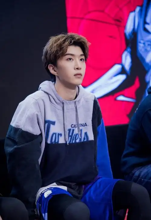 帅气个性范丞丞图片新晋偶像范丞丞最帅图片