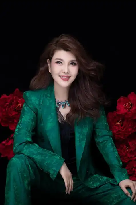 在美好时光与乌兰图雅一起《相拥美丽》_图片