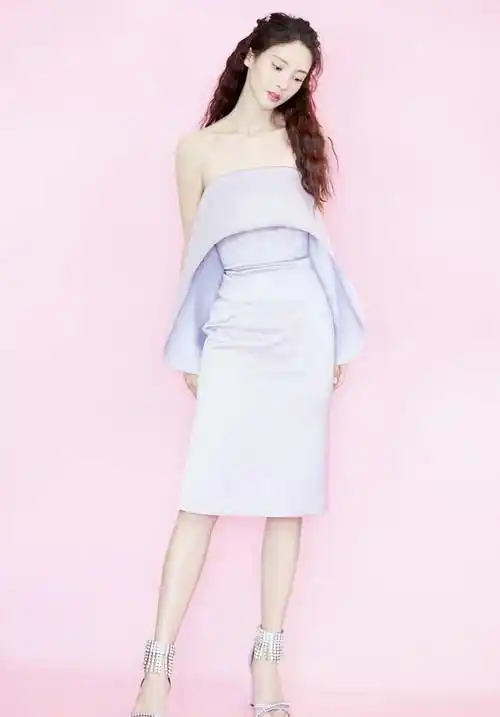 美女演员金晨的高跟鞋_白色_凉鞋_不知道