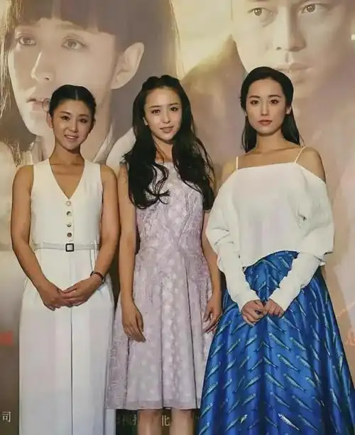 佟丽娅和吕一三人同框,吕一赢在脸型