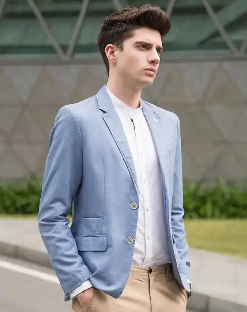 浅蓝色简约休闲西装