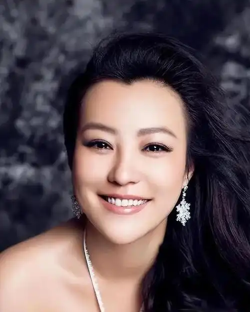 在2015年,郝蕾通过朋友和经纪人的介绍,加入了《情满四合院》剧组.