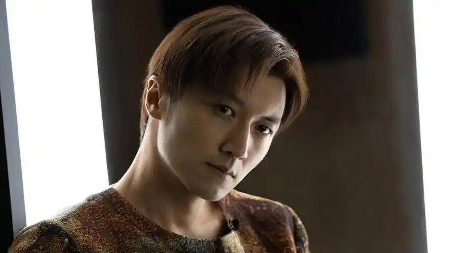 谢霆锋再留出道时发型,42岁发量令人羡慕,可就是觉得不帅了