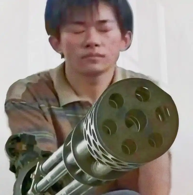 易烊千玺炸弹表情包 - 抖音