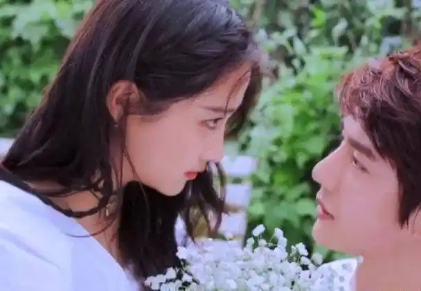 原创王一博跟关晓彤甜蜜旧照被扒鹿晗的油条突然没那么香了