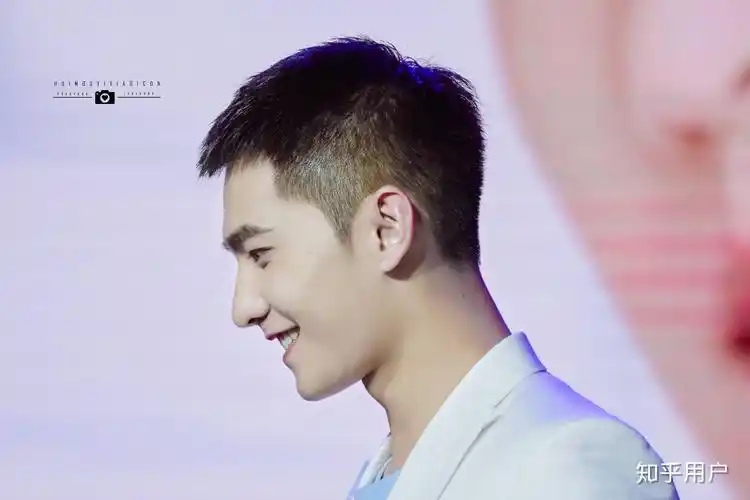 觉得杨洋剪的短发怎么样? - 知乎