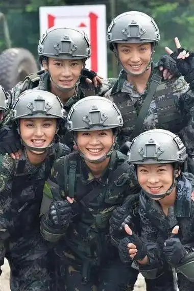 特种兵之火凤凰成员个个英姿飒爽帅气漂亮当兵就是那么帅
