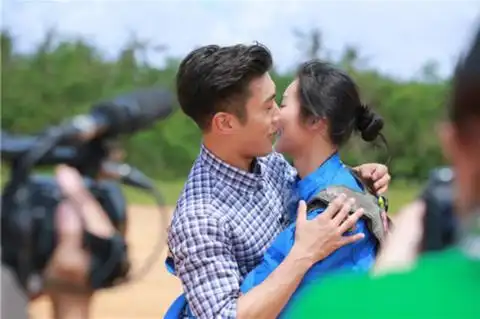 崔始源私下猛追刘雯搬出父亲妹妹助攻图