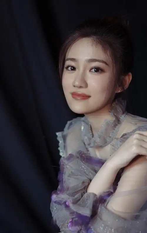 女演员汤梦佳唯美仙气十足时尚写真