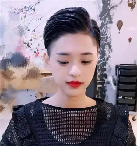 一边剃铲青超短发 打造潮流个性女生