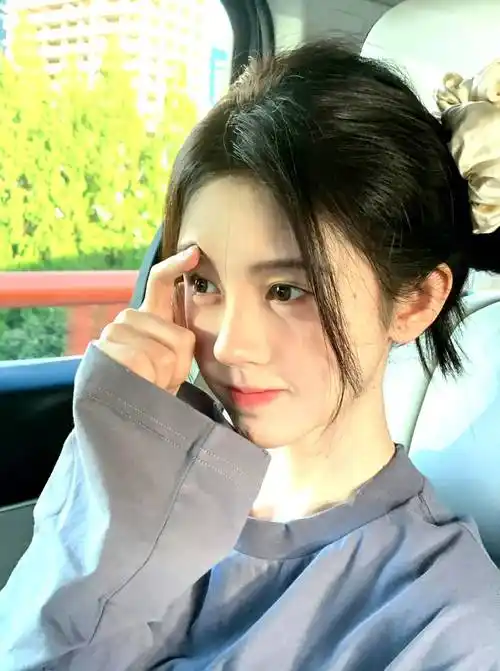 鞠婧祎侧边丸子头萌翻全网,网友直呼:谁能拒绝这样的可爱?