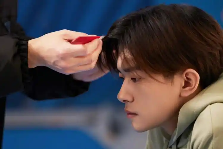 听说今天是千玺答辩的日子